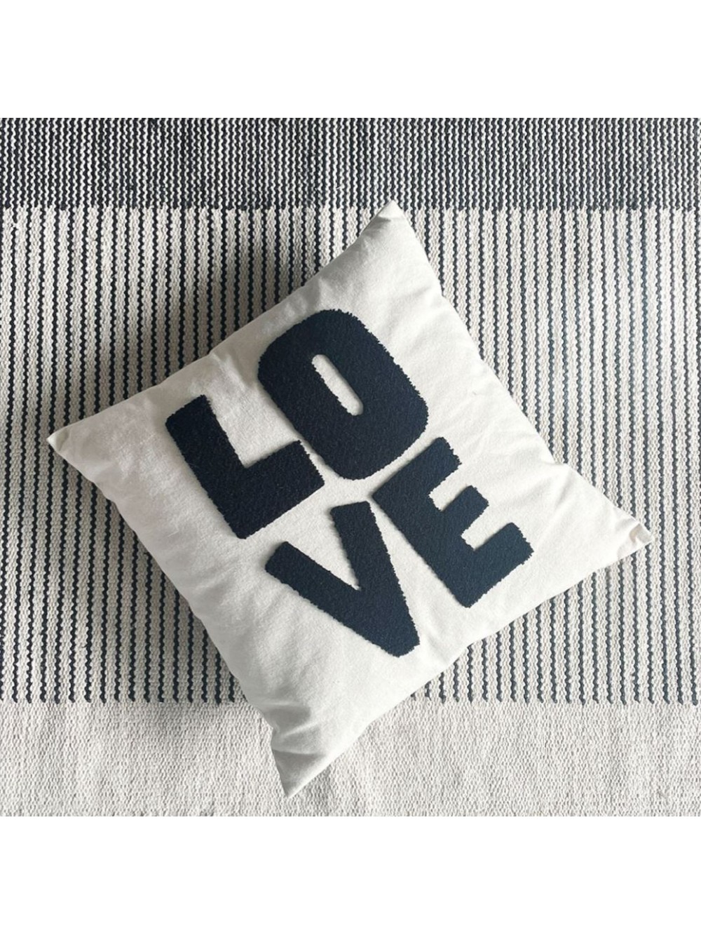 Coussin Love noir - Influence